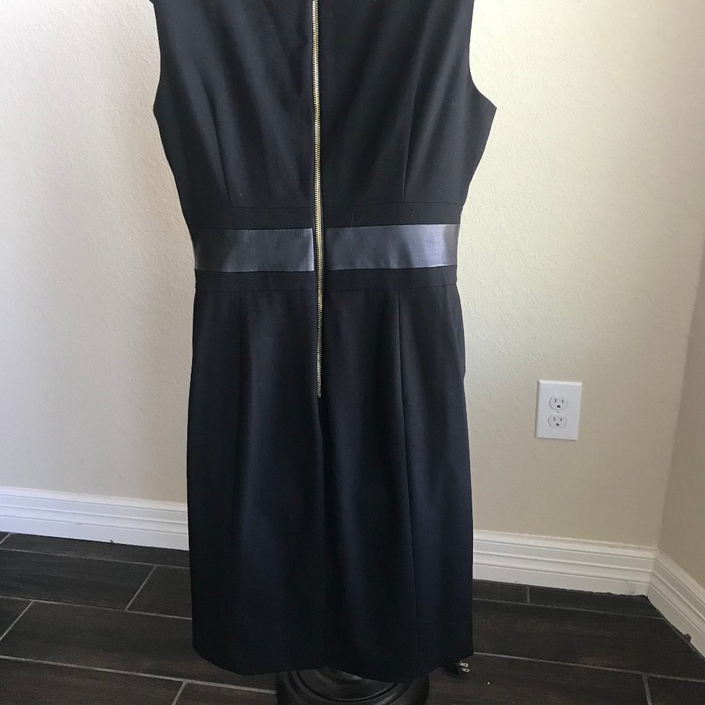 Calvin Klein - Picture 2 of 4